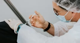 Pfizer i „Lex Szarlatan” w centrum obrad Zespołu Trójstronnego ds. Ochrony Zdrowia. MZ przedstawi skutki wyroku