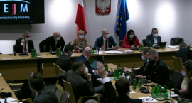Weryfikacja testów pracowników. Będzie wysłuchanie publiczne