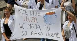 Tłumy na manifestacji, blamaż TVP i nowe propozycje rezydentów