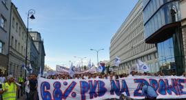Tysiące lekarzy na ulicach stolicy: chcemy leczyć w Polsce!