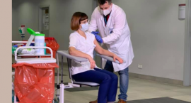 Zaszczepiono w Polsce pierwsze osoby przeciw COVID-19