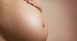 Ekspert: szczepienia kobiet w ciąży są bezpieczne. Chronią przed zakażeniem matkę i płód