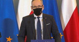 A. Niedzielski: obostrzenia pozostają bez zmian, co najmniej do...