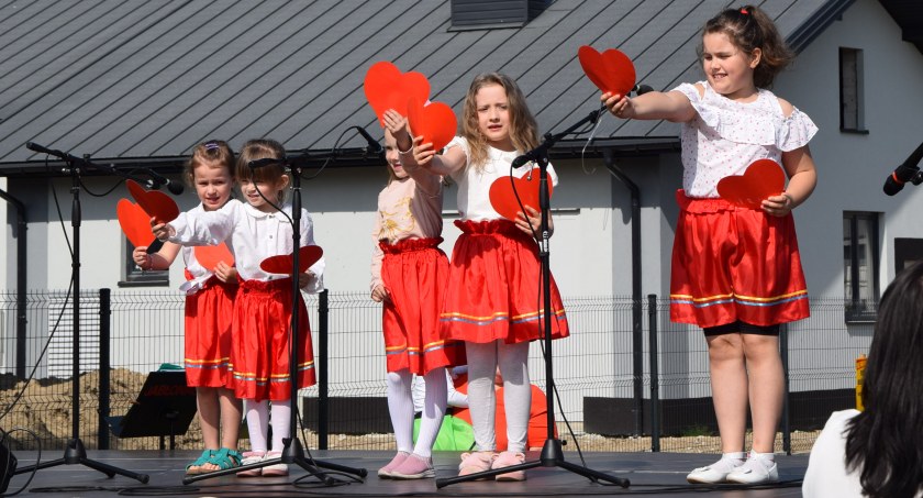 Mamy i dzieci z Polski i Ukrainy na pikniku w Jabłonnie Lackiej