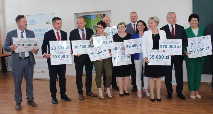 Prawie 2 mln zł trafi do samorządów z powiatu sokołowskiego