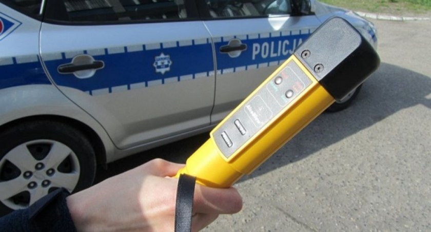 Policjant po służbie zatrzymał kompletnie pijanego kierowcę