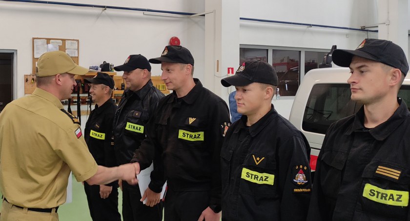 Sokołowscy nurkowie uratowali 5 osób, nagrodził ich komendant wojewódzki
