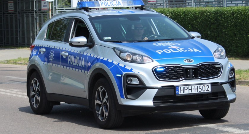 Na Ząbkowskiej pijany kierowca wjechał na chodnik, a potem w piesze!
