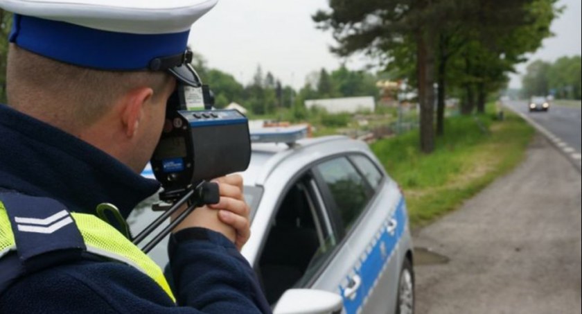 Zatrzymany za prędkość w Sabniach, okazało się, że coś wypił...