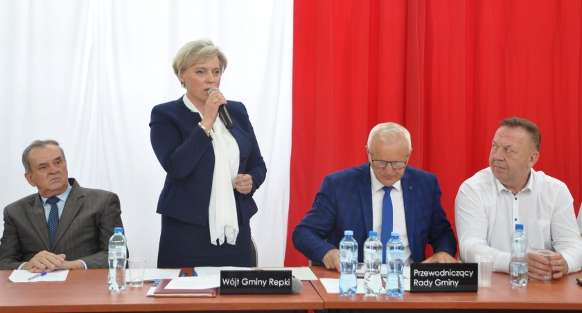 Sesja absolutoryjna w Repkach: jednomyślność i tort na koniec