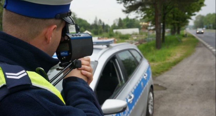 Motocyklista jechał za szybko, a do tego bez prawka