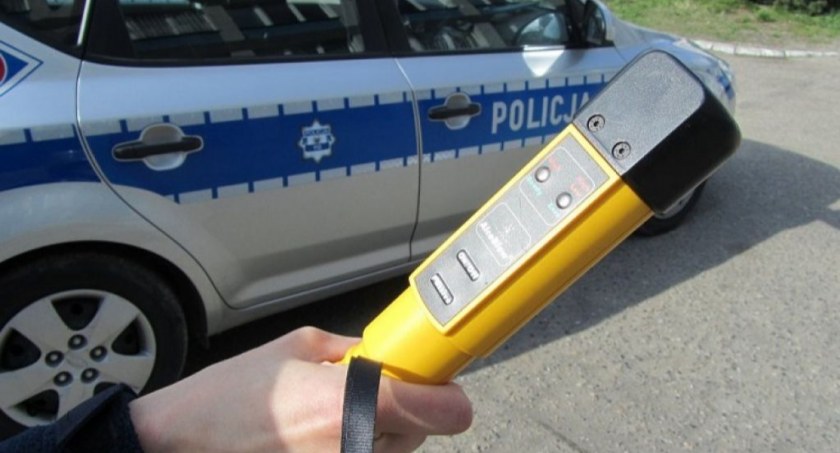 Kompletnie pijany rowerzysta jechał krajówką
