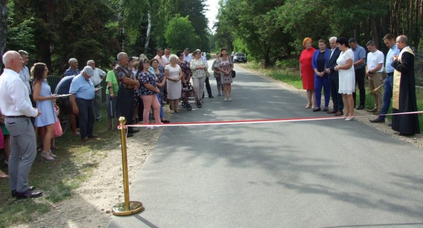 W Białobrzegach otwarto wyremontowaną drogę