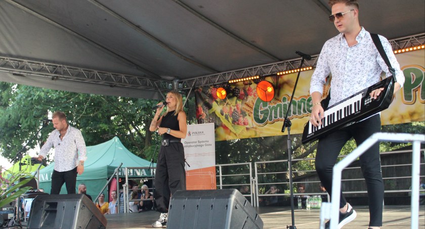 Dożynki w Wyrozębach: hitem koncert zespołu „Piękni i Młodzi