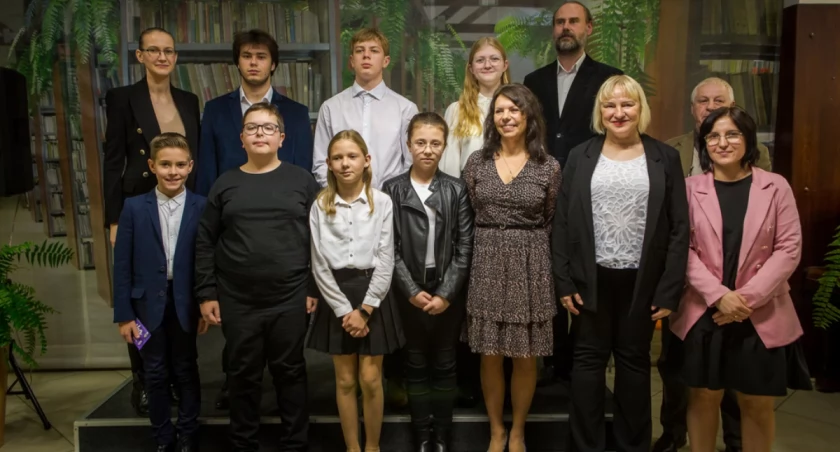 Sokołowska poetka i malarka na spotkaniu w MBP