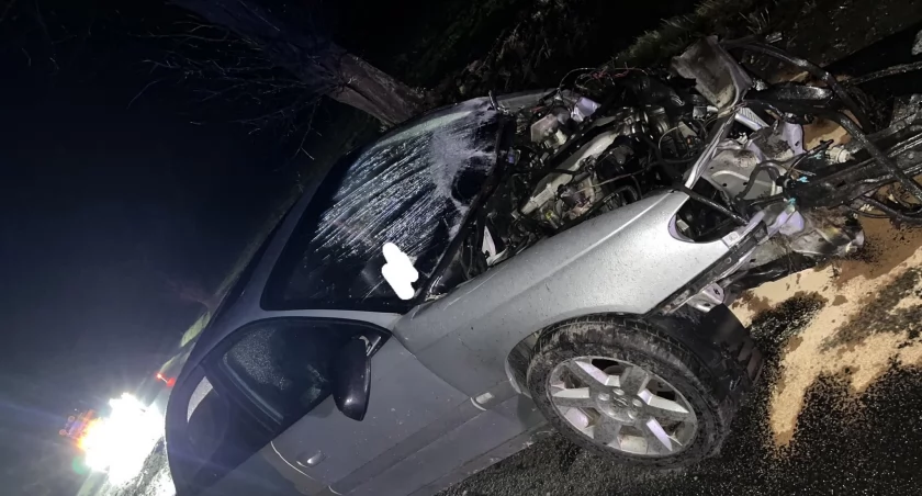 Kierowca opla trafił do szpitala po wypadku na krajówce