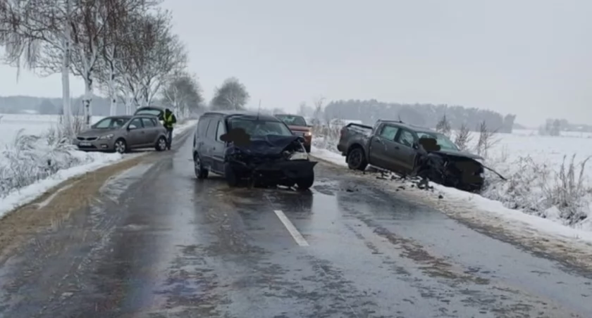 Atak zimy na drogach powiatu sokołowskiego, kilka interwencji policji