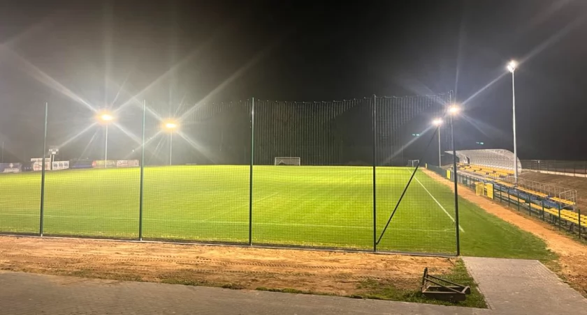Mogą już grać i trenować przy sztucznym oświetleniu