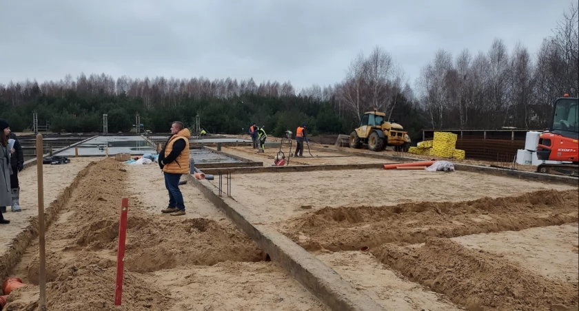 Mury pną się do góry zgodnie z planem