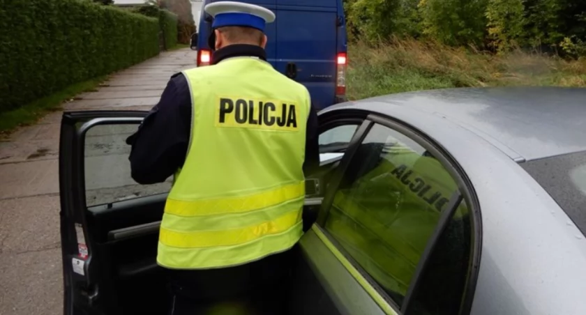 Kierowca miał 2,5 promila, ale to nie było jego jedyne przestępstwo