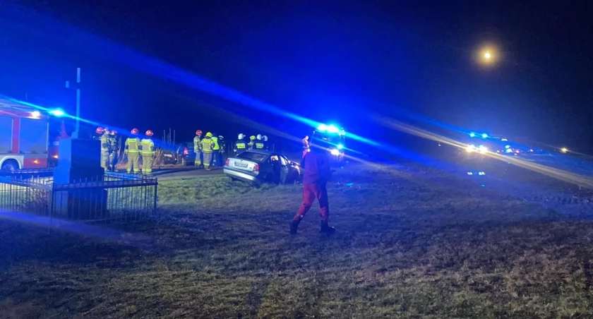 Dwie osoby w szpitalu po zderzeniu citroena z volkswagenem