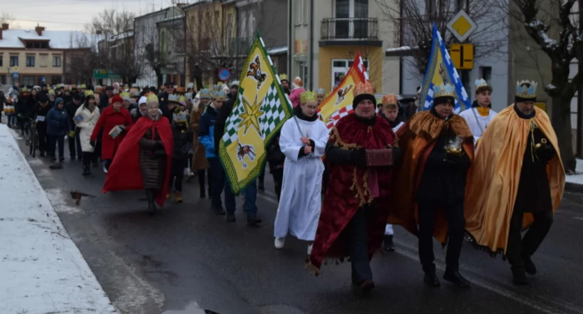 Orszak w Kosowie Lackim: burmistrz, senator i przewodniczący w roli trzech mędrców