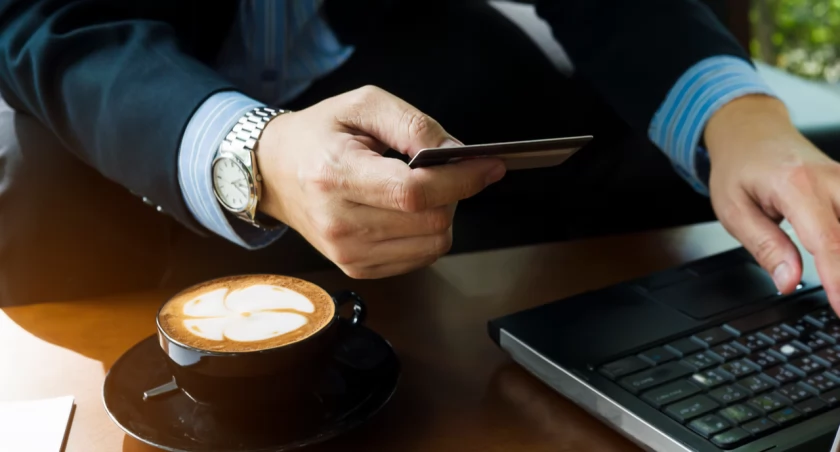 Konto i karta Revolut zamiast konta w banku? Szczegóły działania popularnej aplikacji