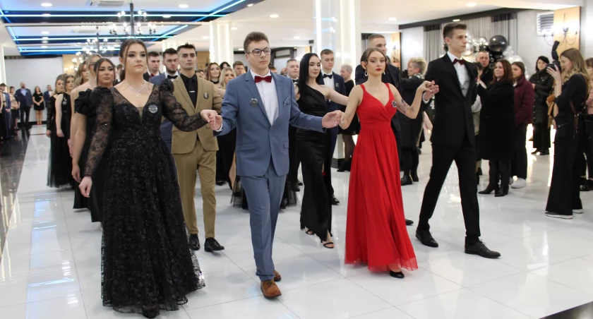 Maturzyści z „Szarej” bawili się na studniówce w „Novej”