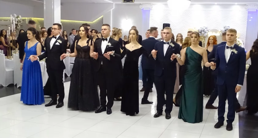 Bal w sokołowskim „Rolniku”: stu maturzystów na studniówce
