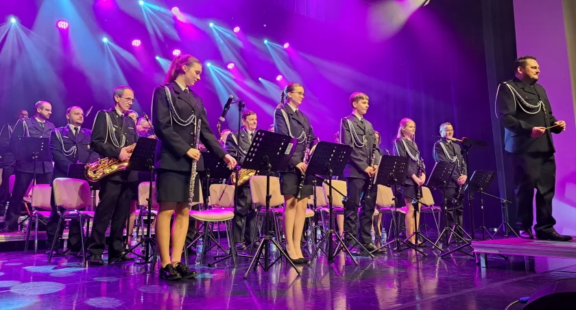 Sokołowska orkiestra strażacka w walentynkowym wydaniu...