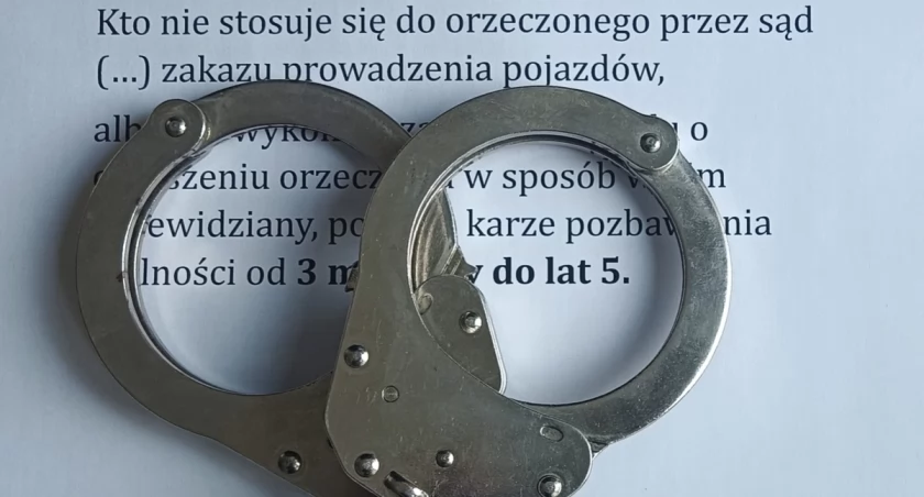 83-latek z zakazem kierowania zatrzymany przez policję. Inni nie byli lepsi.