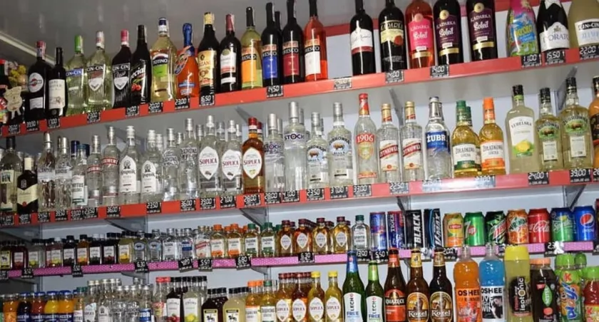 Nieletni chciał kupić alkohol i papierosy, posłużył się cudzym dowodem...
