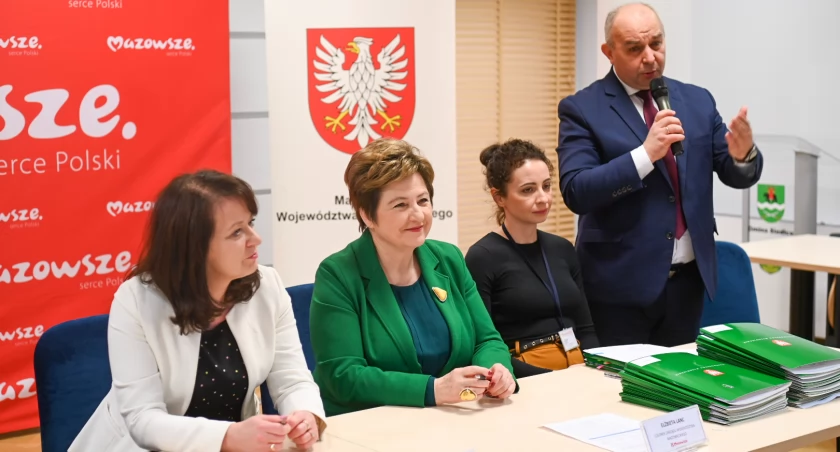 8 samorządów z powiatu dostało pieniądze na drogi