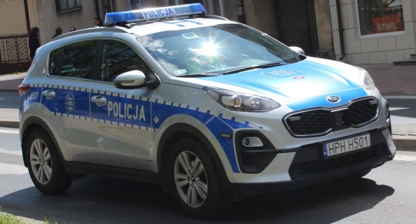 Miał dwa promile i zakaz kierowania. Próbował uciekać przed policją...