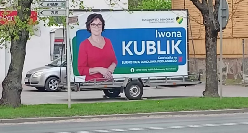 Ksiądz proboszcz chce być apolityczny, oberwał od hejterów