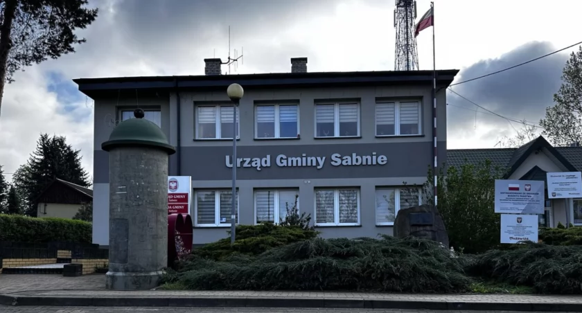 Sabnie: wójt przegrał wybory, ale ogłosił konkurs na stanowisko sekretarza
