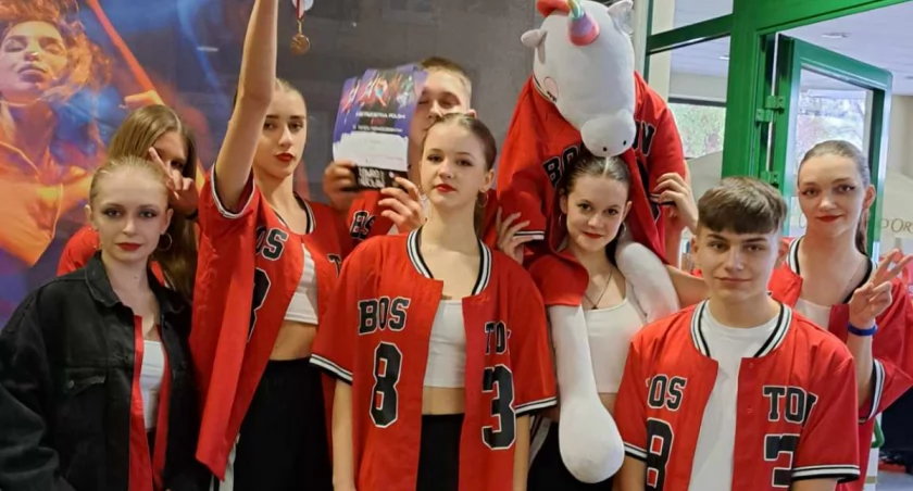Formacja Falcon Junior z tytułem II Wicemistrzów Polski