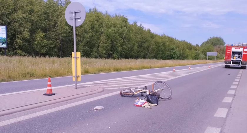 80-letnia rowerzystka zderzyła się z BMW