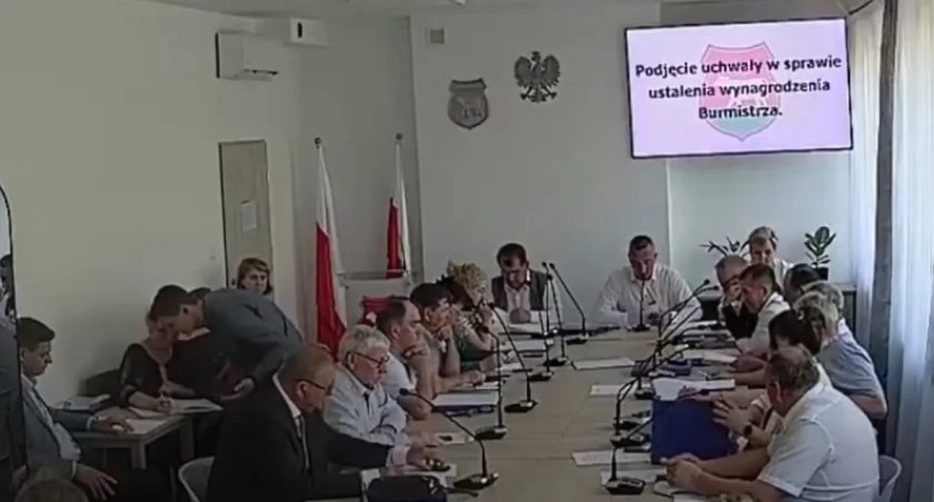 Ile będą zarabiać włodarze w powiecie sokołowskim. RAPORT.