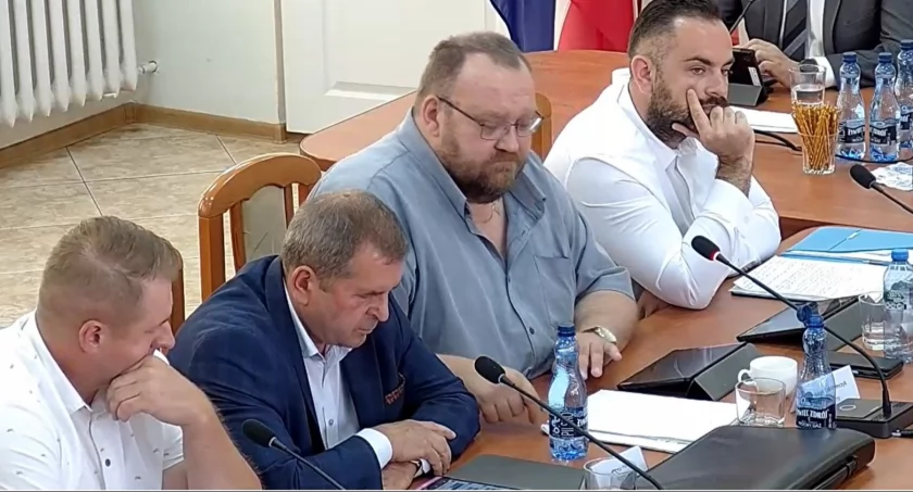 Klub PiS w Radzie Powiatu: miała być zgoda, jest próba kneblowania ust radnym