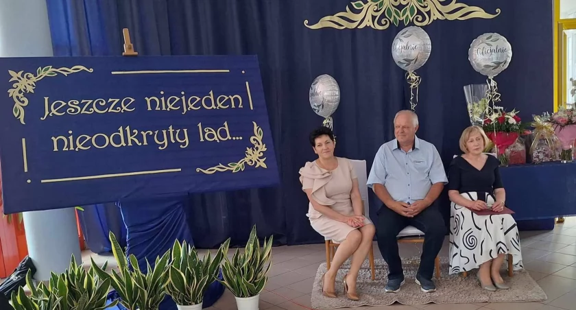 Po 41 latach pracy na emeryturę! Pożegnania w kosowskiej szkole.