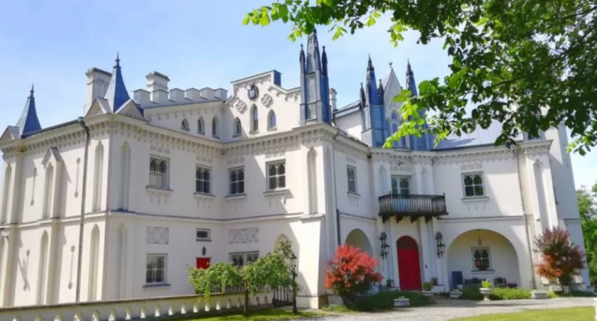 Kupili Pałac w Patrykozach, chcą zainwestować w gminie Bielany 160 mln zł, a to nie koniec...