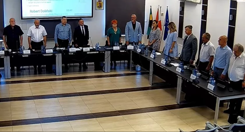 Sesja Rady Miejskiej: minuta ciszy dla ofiar bombardowania Sokołowa sprzed 80 lat