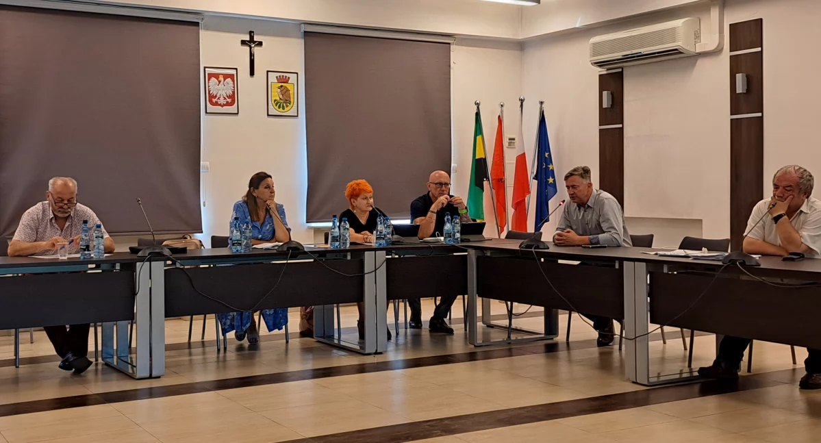 Przewodnicząca Hanna Lecyk zaprasza na posiedzenie komisji