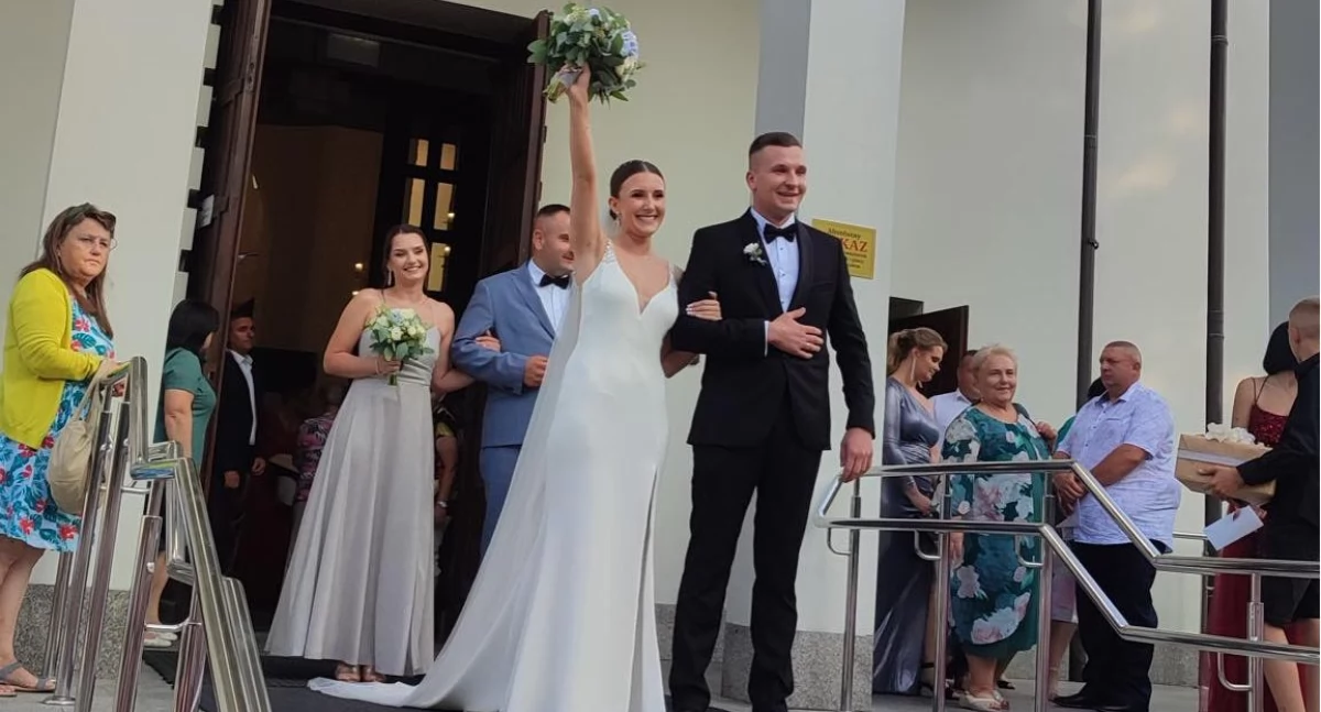 Pani rzecznik tym razem nie w mundurze, lecz w ślubnej sukni