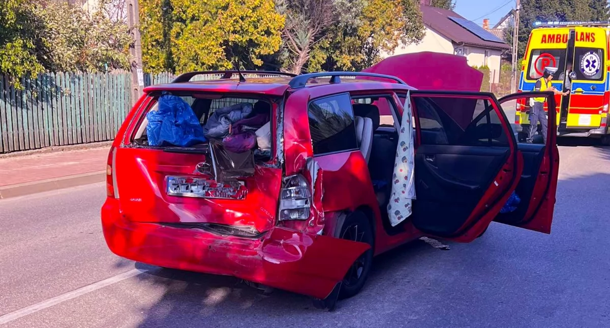 Uderzył w toyotę, pasażerowie trafili do szpitala