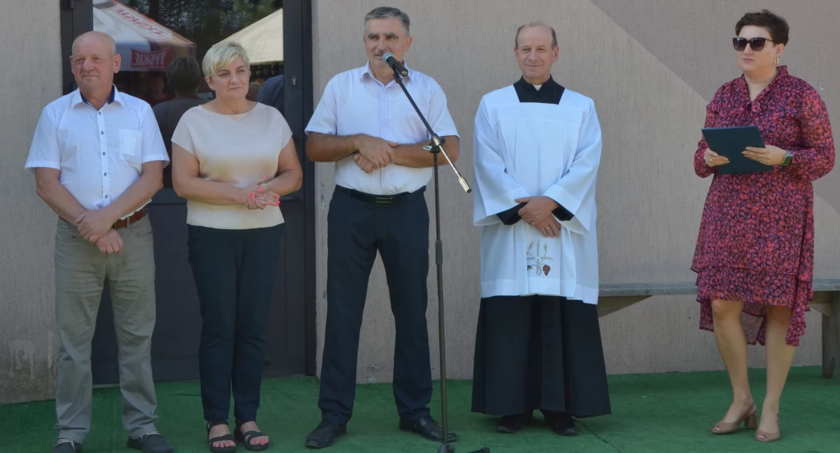 W Wężach zorganizowali poświęcenie nowej drogi, a później rodzinny piknik