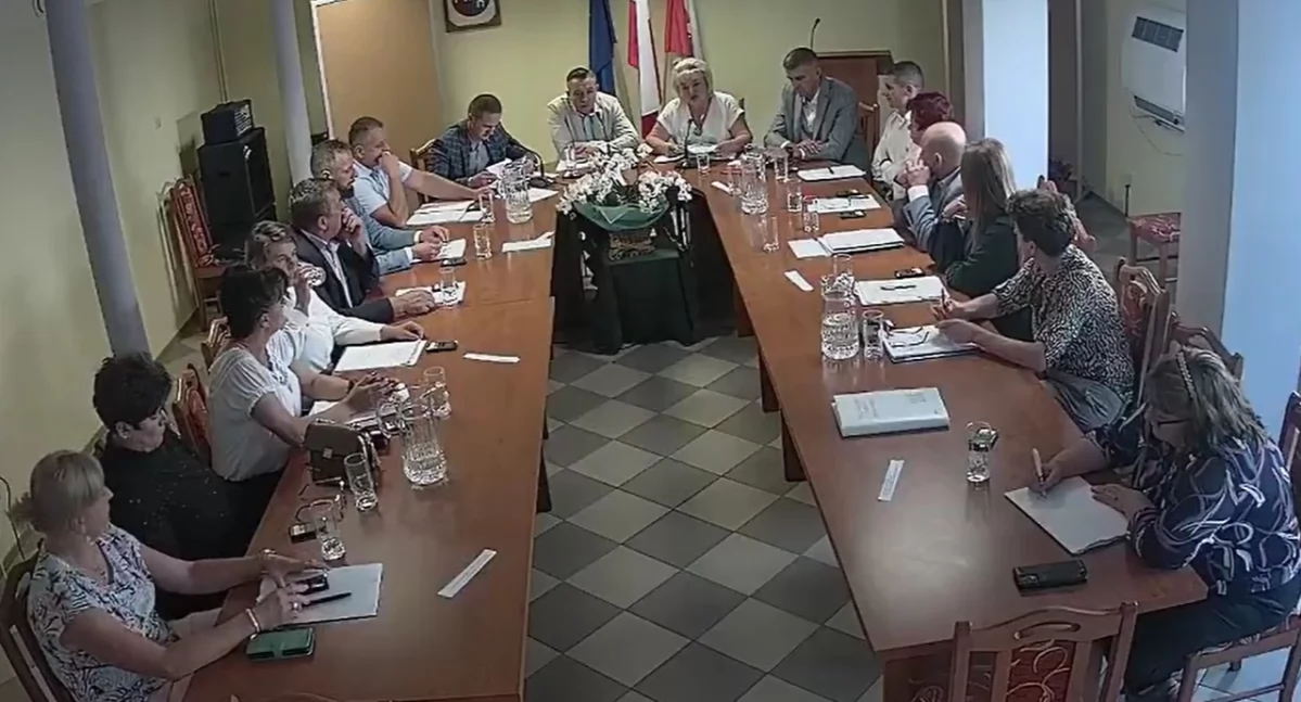 Wesele miało być, a na drodze brudno. Trzeba było posprzątać, zrobiła się afera...