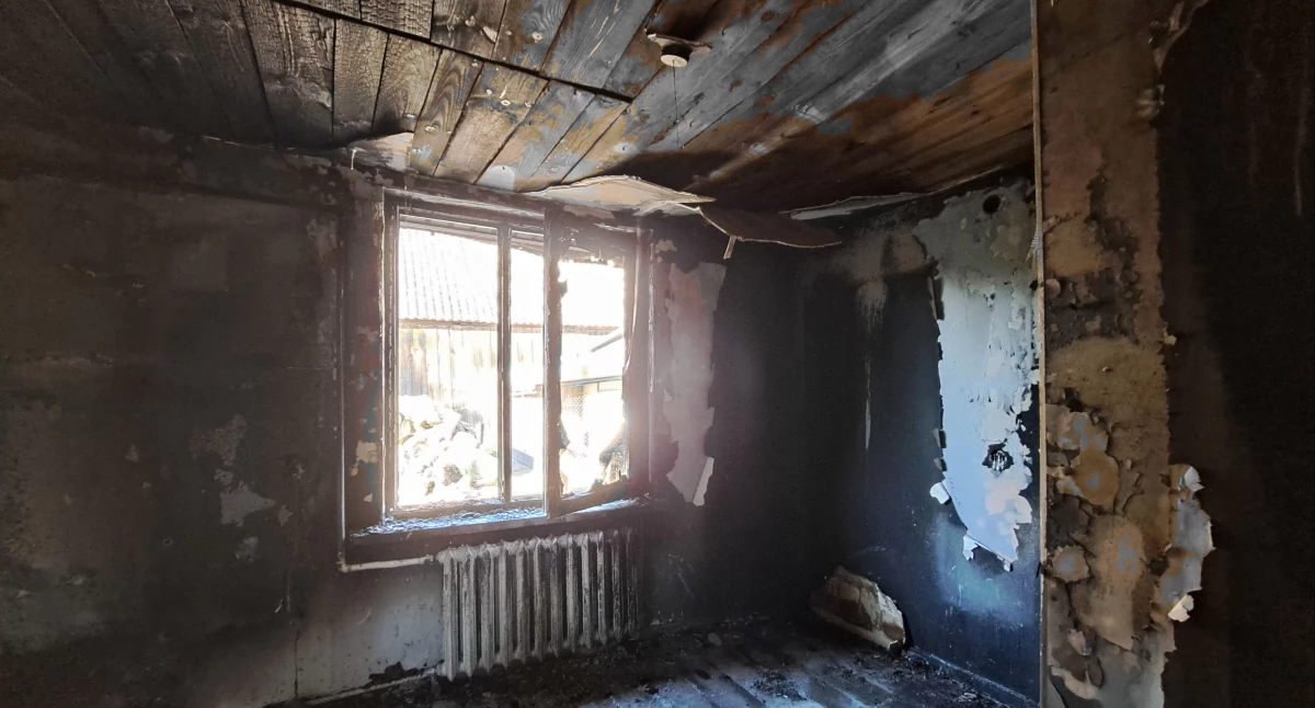 Dramat rodziny z Wyroząb, w pożarze stracili dom. Potrzebna jest pomoc.