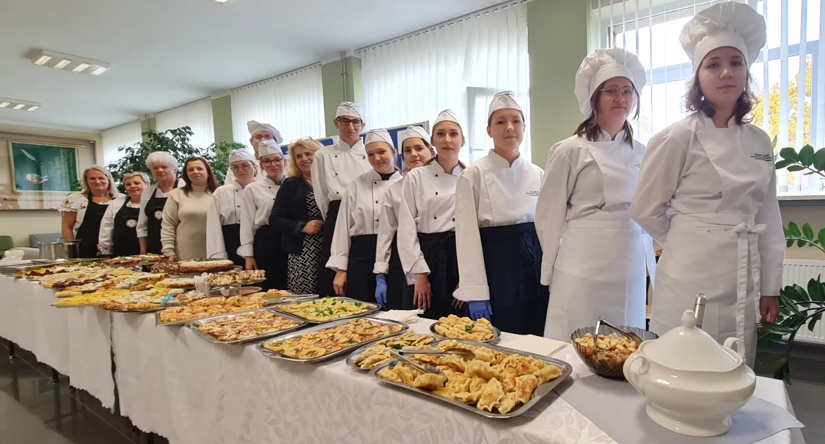 Panie z KGW Sikory podzieliły się wiedzą z uczniami „Rolnika”
